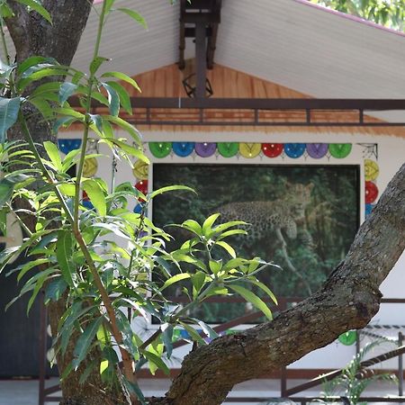 The Wilds Villa Gir Jungle Stay With Swimming Pool Sasan Gir Bagian luar foto