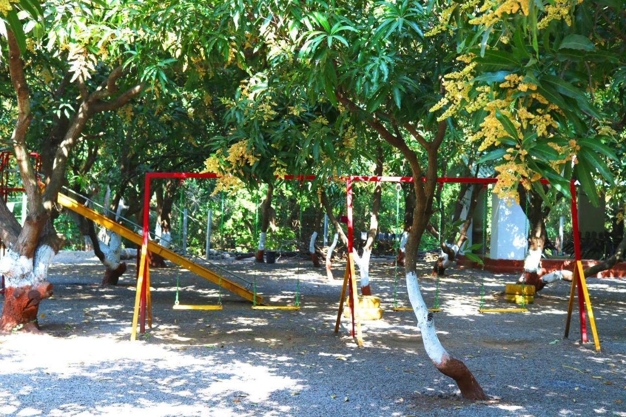 The Wilds Villa Gir Jungle Stay With Swimming Pool Sasan Gir Bagian luar foto