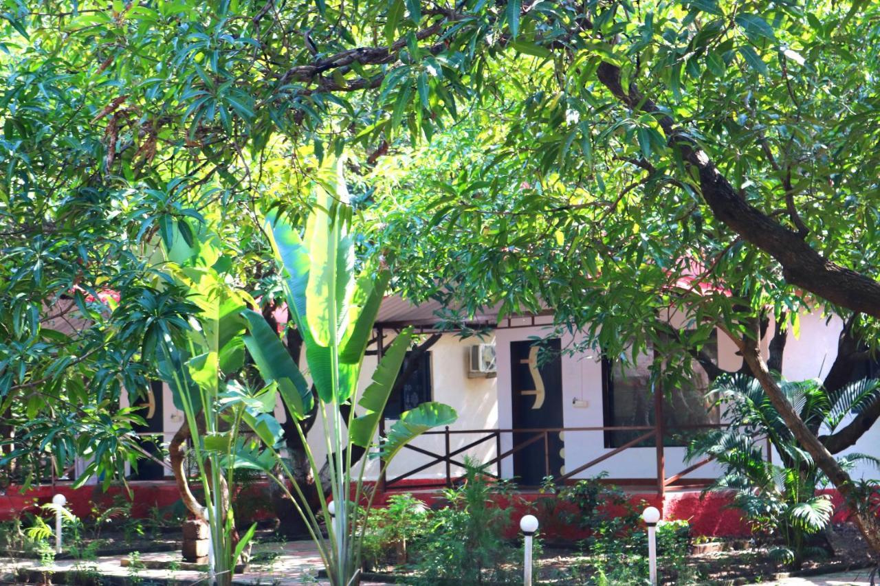 The Wilds Villa Gir Jungle Stay With Swimming Pool Sasan Gir Bagian luar foto